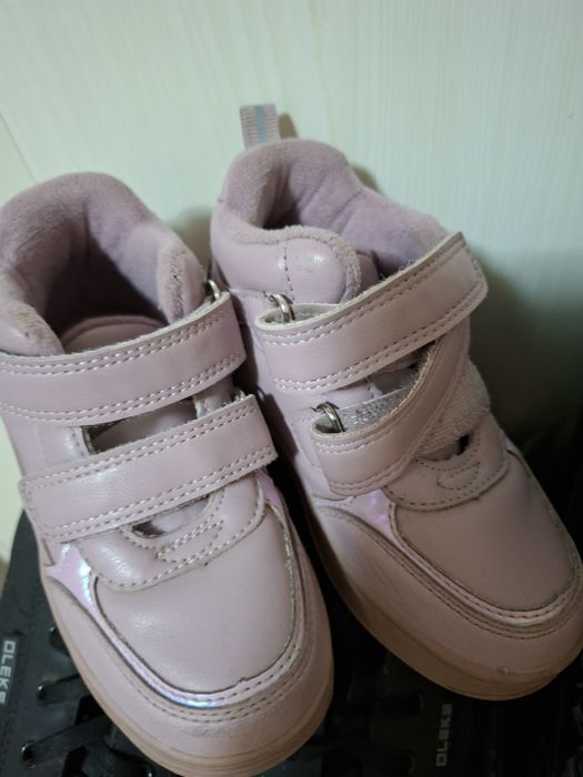 Продам кроссовки и сандали на девочку девочку