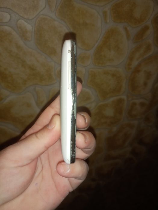 Телефон Самсунг мини б/у.не рабочи