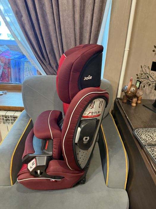 Продам детское авто кресло joie
