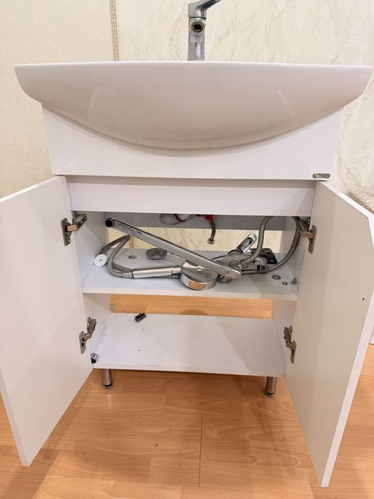 Продам машинку, тумбу, ванну и унитаз