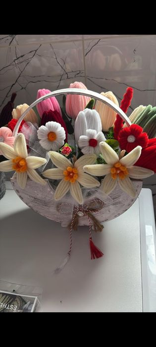 Aranjamente lucrate manual din sârmă plușată