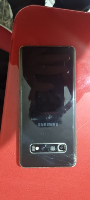 Vand telefoane pentru piese au parola