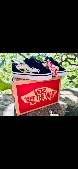 Чисто нови бебешки маратонки VANS, разме 18.5 = 10.5см, велур