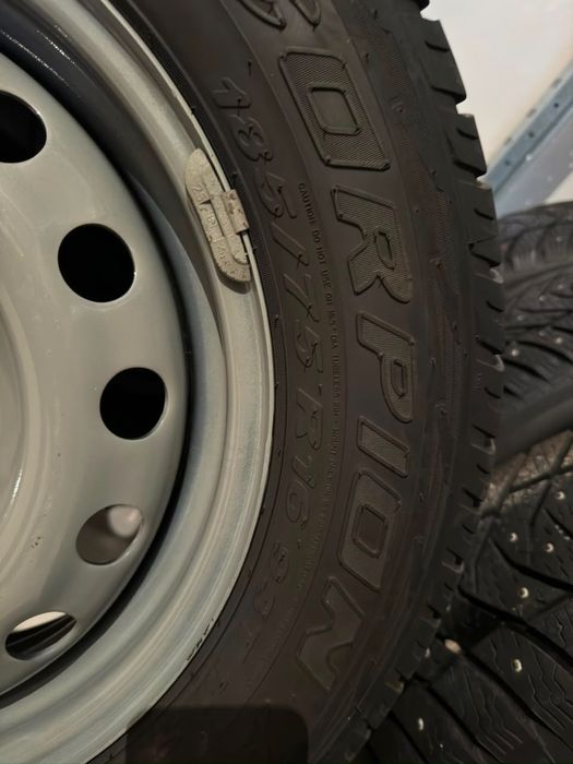 Комплект резины Pirelli с дисками на Ниву