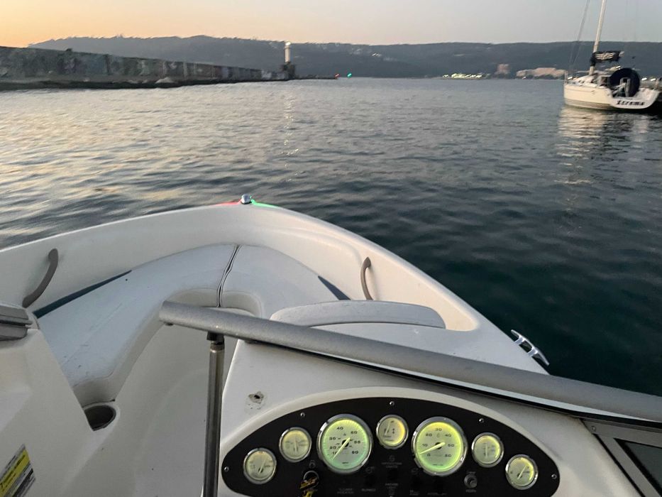 Моторна яхта Bayliner 175 Bowrider