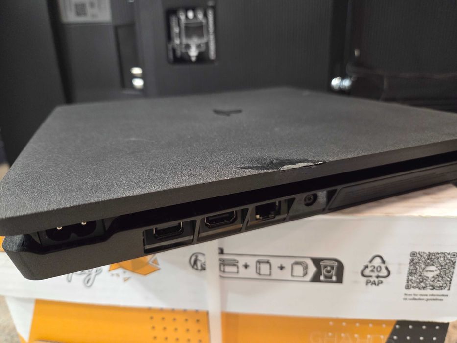 Hope Amanet P10/Consola PS4 Slim 1TB 1 maneta si 9 jocuri
