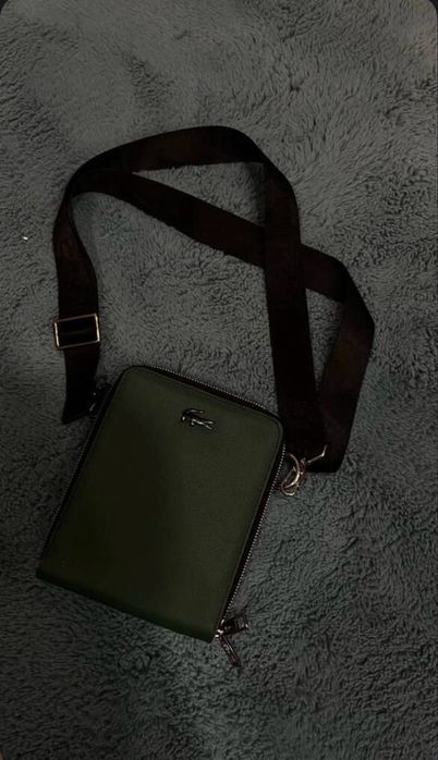 Продам барсетку лакосте