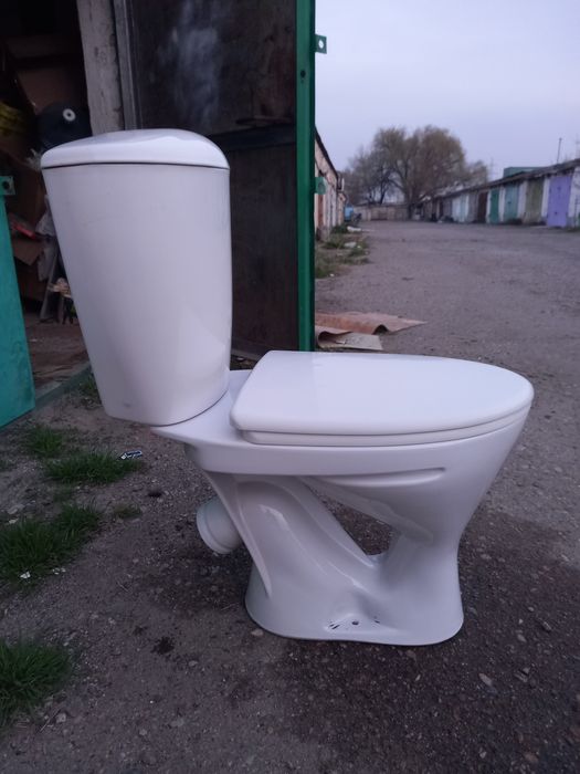 Продаётся унитаз с установками  25000 тг.