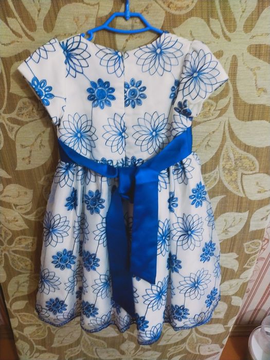 Продам детское платье на 4 года