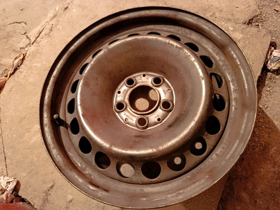 Джанти Mercedes 16 цола железни, оригинални + 2летни гуми Continentl