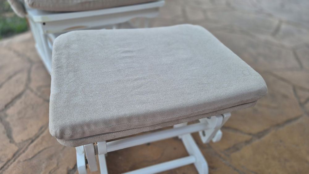 Стол за кърмене.