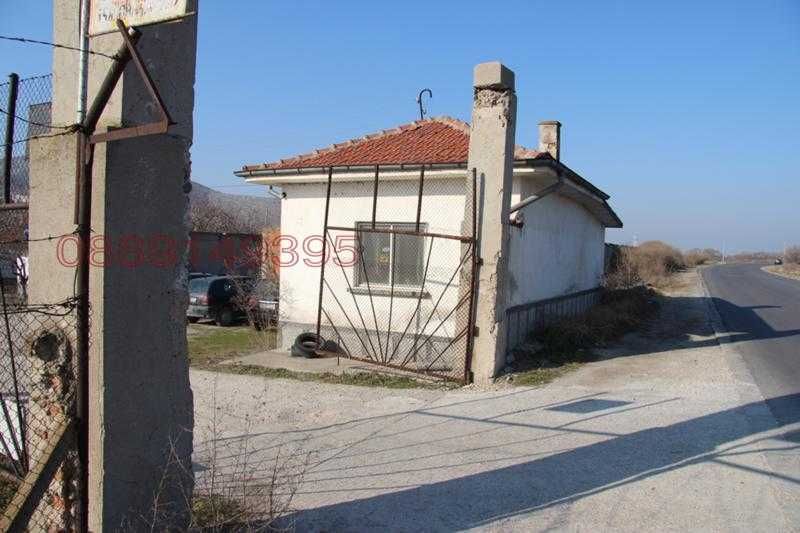 Стопански двор със застроена площ