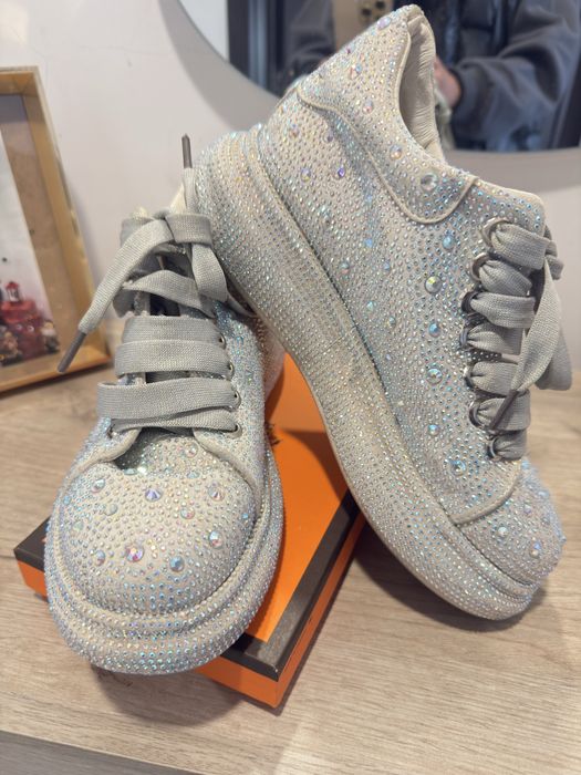 Уникален блясък ! Кецове за всеки повод