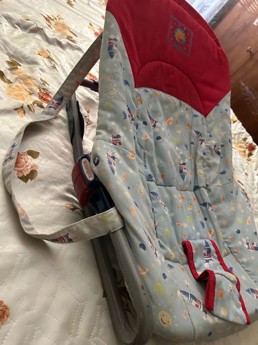 Шезлонг за хранене на бебе