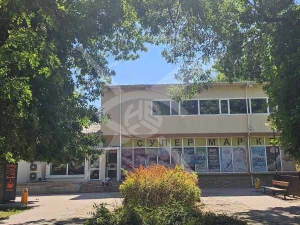 Дава се под наем Магазин в Карнобат - 100 кв.м за 83000 € - Снимка #1