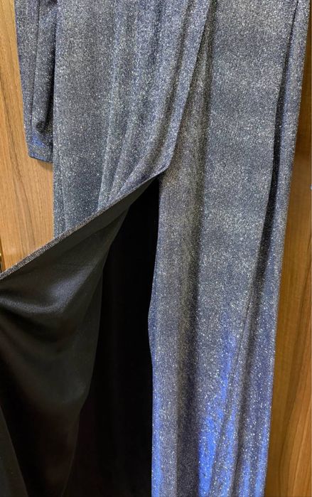 Разгружаю гардероб. Платья шикарные, на выход