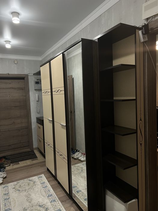 Продам прихожую.