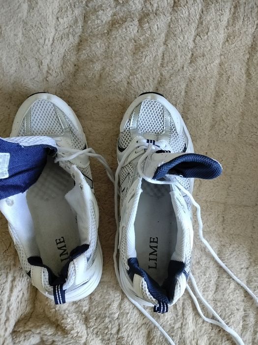 Кроссовки женские 39-40