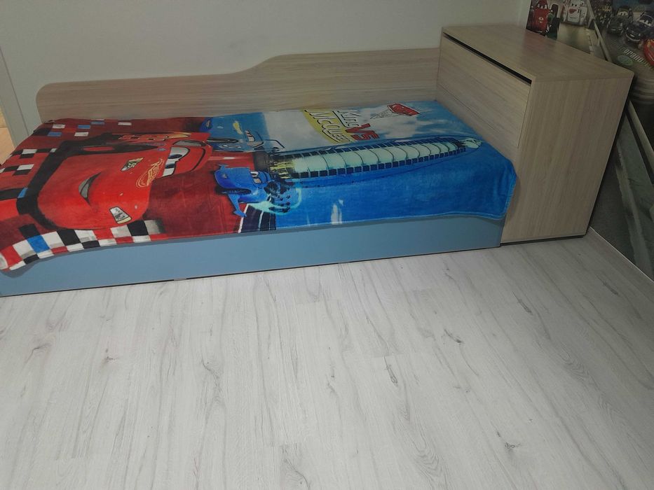 Детско легло подарък одеало и ракла