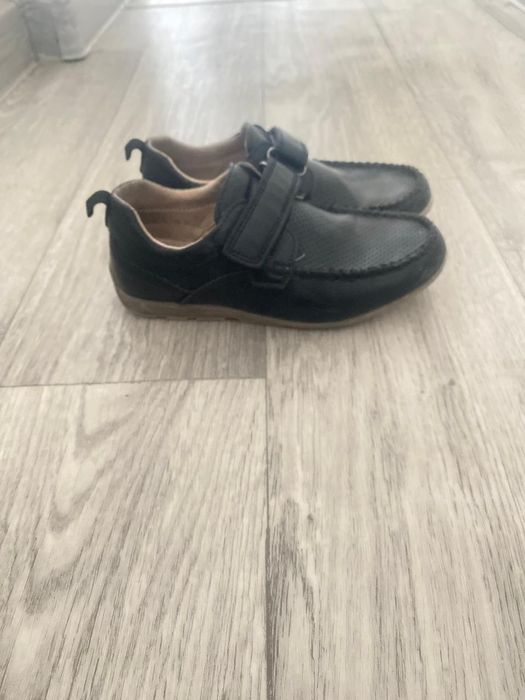 Продам школьные туфли на мальчика