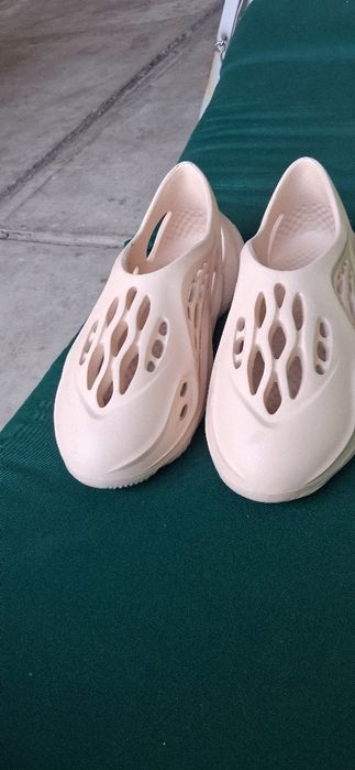 Șlapi        de         vara