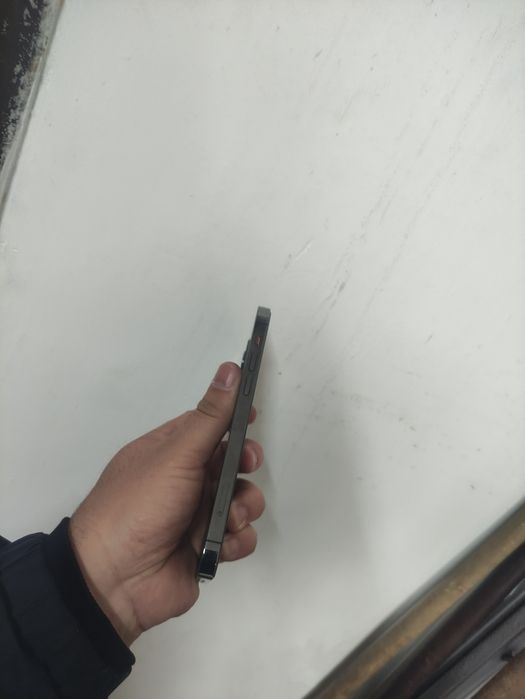 iPhone 12 Pro идеал без ремонта.