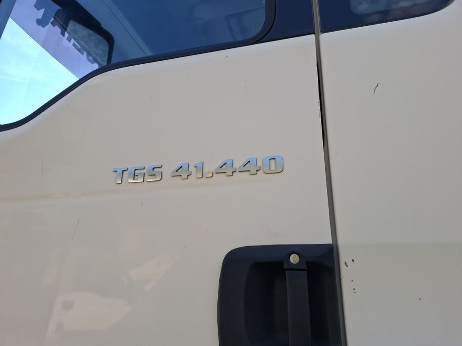 Vand basculanta man 8x4 perfecta stare de funcționare