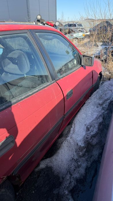 Продам Опель астра машина много лет стоит на штраф стоянке