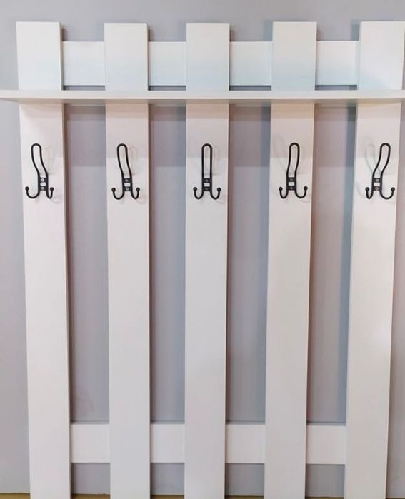 Настенная вешалка