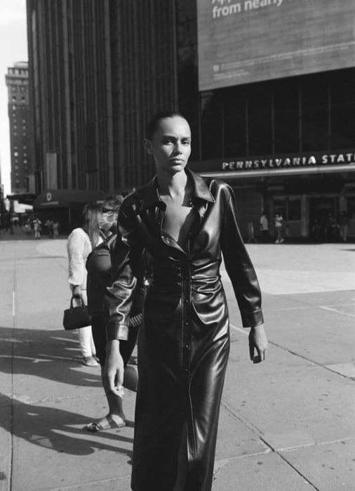 Rochie Zara Limited Edition din piele naturala 100 %. Măsura L