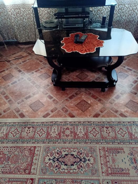 Продам тумбу стеклянную