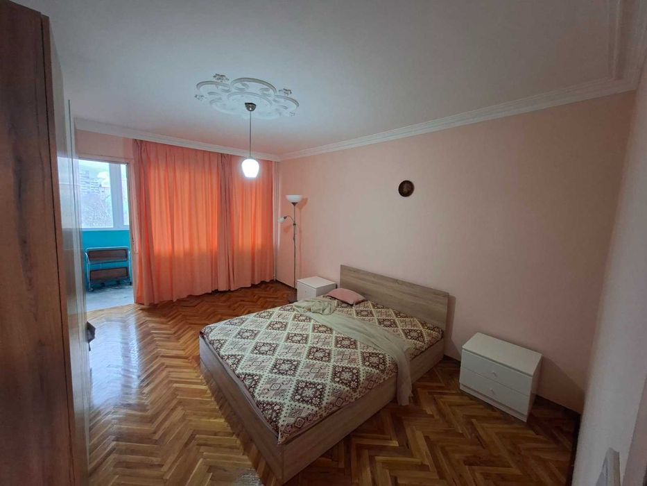 Дава се под наем Тристаен апартамент в София, Център - 90 кв.м за 746.64 € - Снимка #1