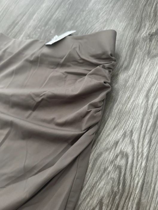 Fusta din material elastic