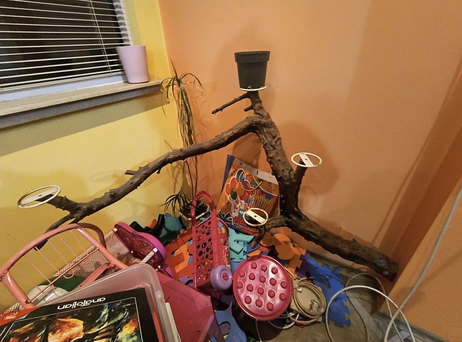 Цветарник/стойка за цветя/дърво