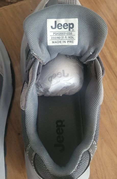 Продам кросовки Jeep