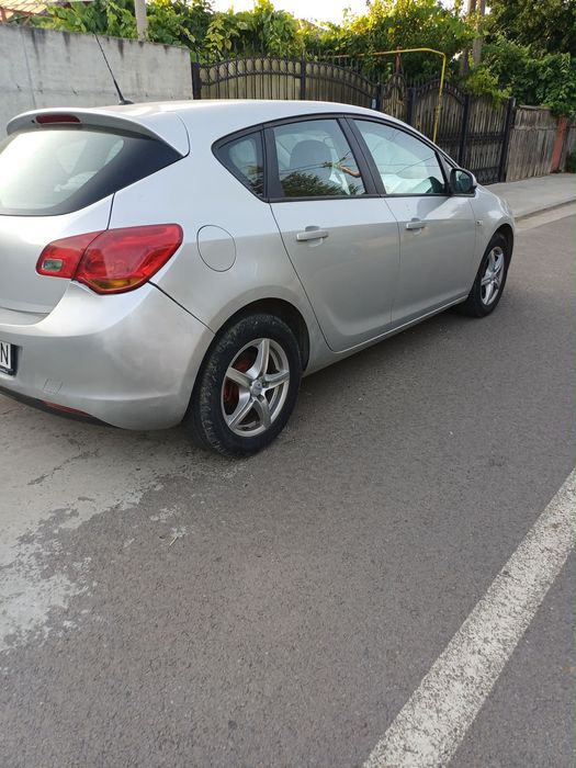 Opel Astra J Hatchback 2010 - Full Option