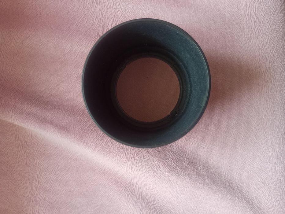 Продавам оригинален сенник за обектив CANON EF 70-200 - ET-74
