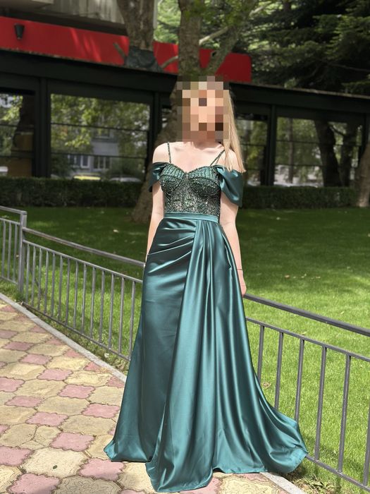 Абитуриентска рокля + подарък диадема