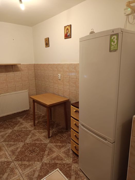 Inchiriez apartament 2 camere la parter zona garii marghita
