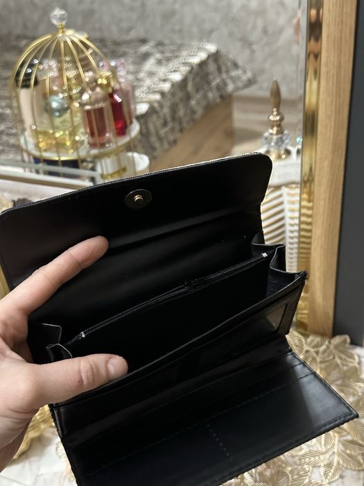 Кошелен новый очень красивый