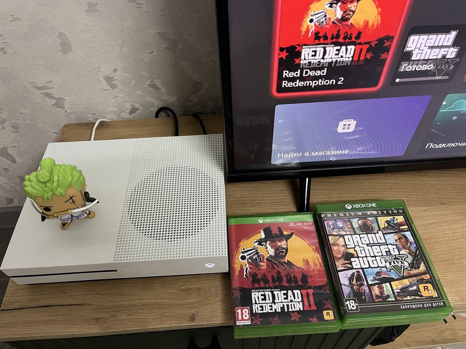 Продам Xbox One S с играми