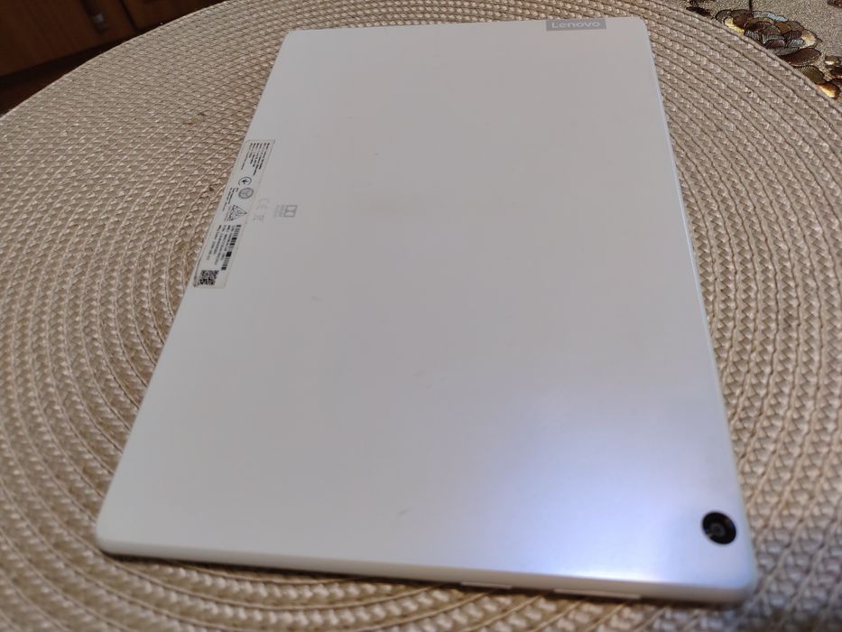 Като нов ! Таблет Lenovo 10 инча + зарядно за 220v + зарядно за 12v