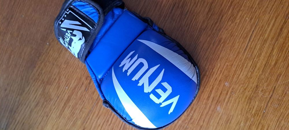 Продам перчатки для единоборств