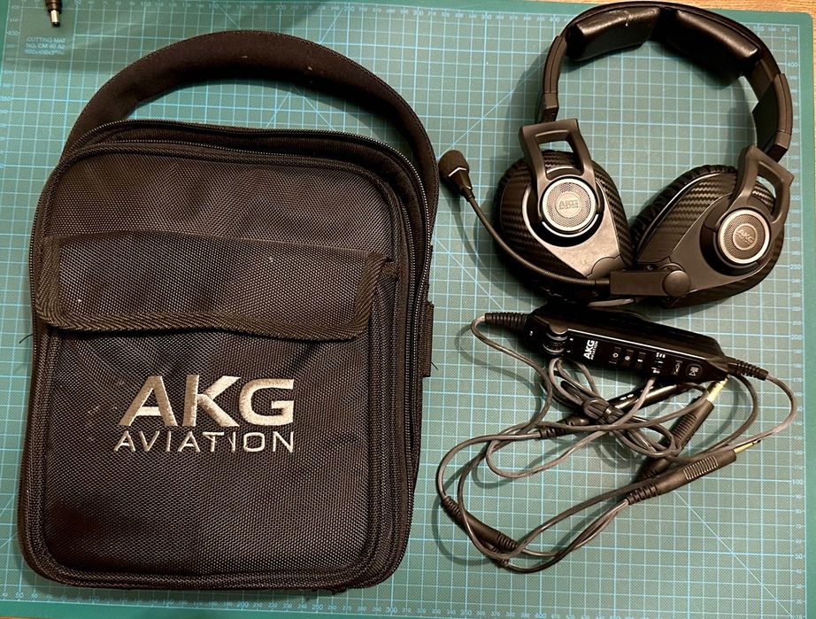 Căști aviație AKG AV100