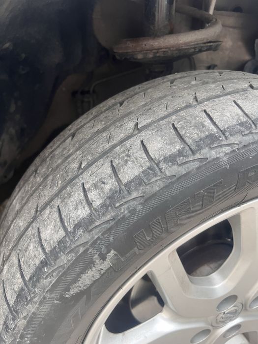 Продам шины Bridgeston комплект недорого