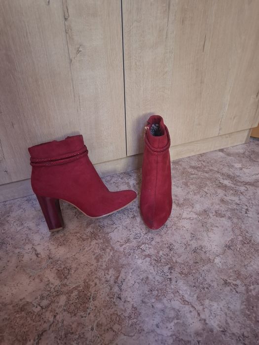 Продаются ботинки