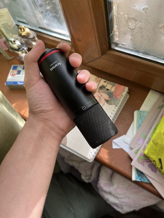 Аудиокарта Focusrite + два микрофона