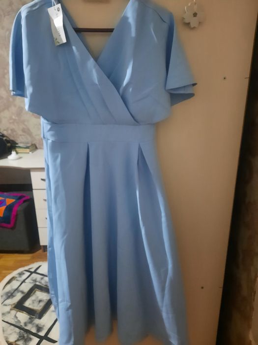 Продам платье новое белое синии