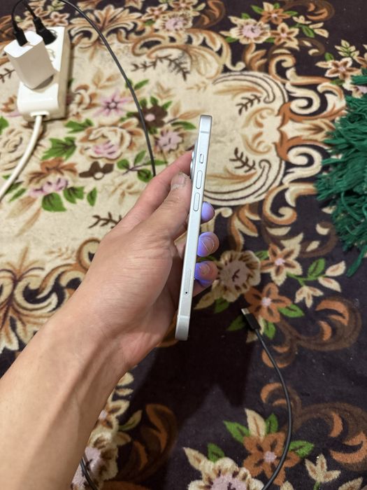 Продаю IPhone 15 256g