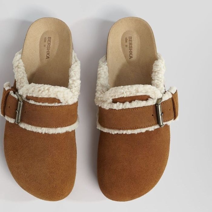 Saboți din piele întoarsă Bershka